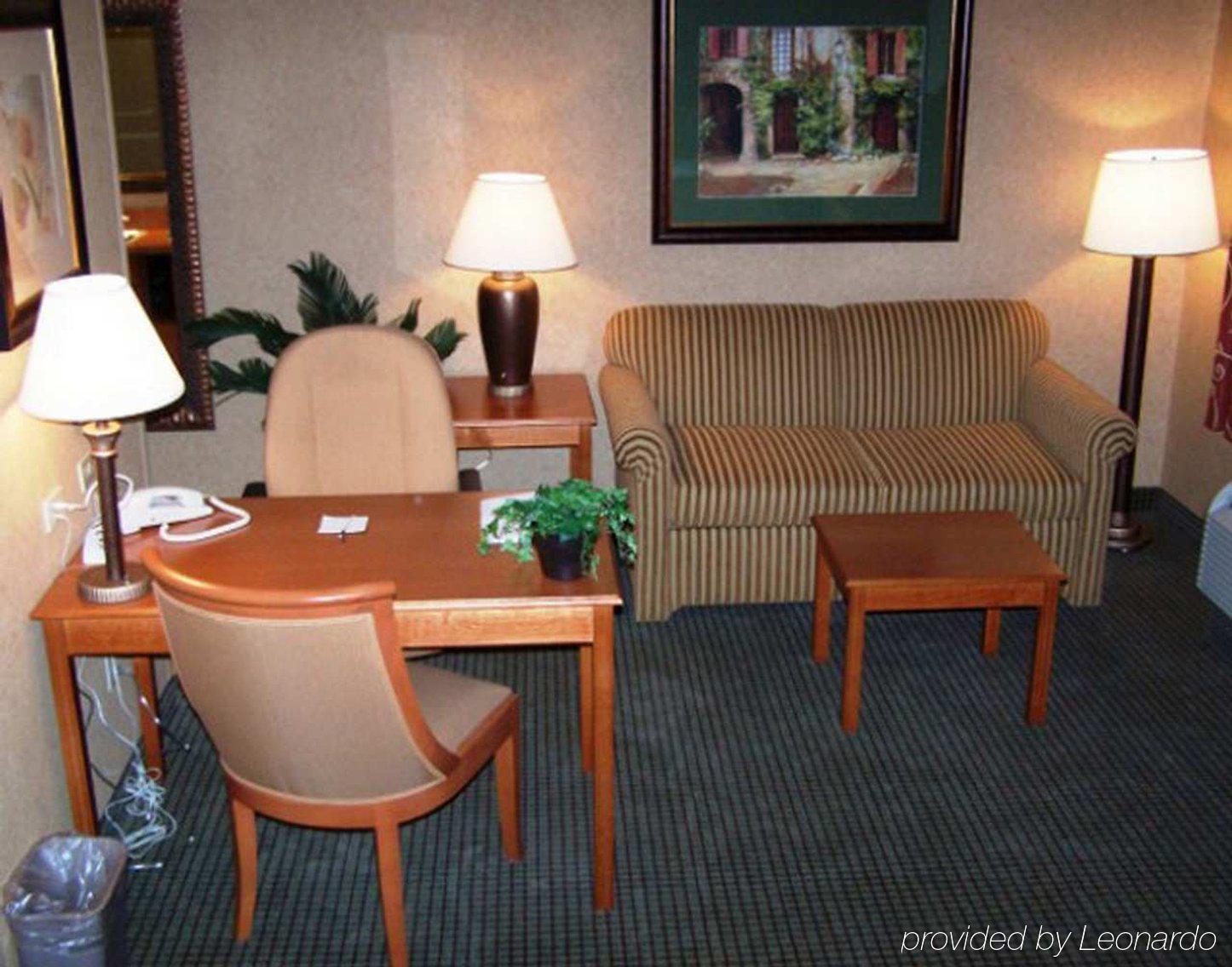 Hampton Inn & Suites Юба-Сити Номер фото